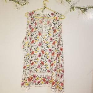 Old navy sleeveless floral blouse